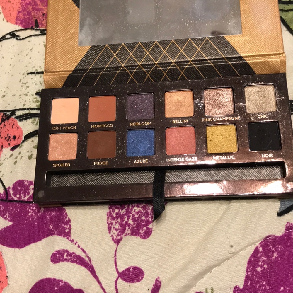 Anastasia world traveler eye shadow palette